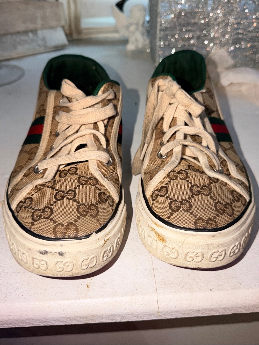 Gucci women “s GG Canvas Low-Top Sneaker in Beige with Red & Green Web